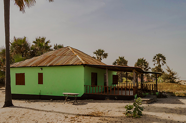 포토 JPG 해외이미지 전통 아프리카 자연 하늘 지붕 날씨 주택 실내 풍경 사람없음 야외 건물 목재 맑음 손상 도전 시골 구멍 떨어짐 널 주식 가난 버리기 외양간 구식 그런지 옛날 해외포토 나무 건축물 나라 컨셉 재료 모션 내부 금융 생태계 파일형식 이미지허브