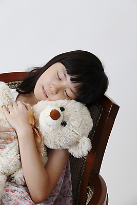 포토 JPG 해외이미지 드레스 여자 행복 아시아 어린이 인형 백그라운드 곰 놀이 한명 사람 동양인 장난감 귀여움 중국 기쁨 달콤 고립 돌봄 천진난만 해외포토 동물 1 옷 감정 나라 컨셉 포유류 모션 인종 맛 파일형식 이미지허브