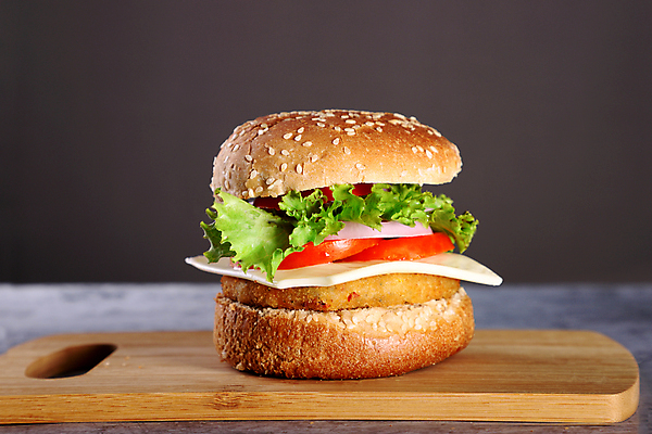 포토 JPG 해외이미지 회색배경 패스트푸드 사람없음 햄버거 나무도마 해외포토 백그라운드 도마 목재 회색 인스턴트 파일형식 이미지허브