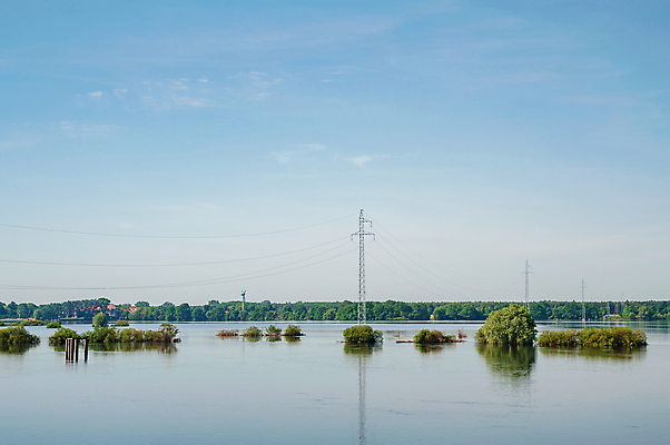 포토 JPG 해외이미지 나무 구름 산업 호수 선 밭 자연 하늘 풍경 사람없음 목재 초록색 물 파란색 강 반사 탑 금속 힘 봄 에너지 기둥 네트워크 위험 큼 홍수 전염 철사 철탑 돛대 변압기 분배 전압 줄서기 철강 힘찬 공급 해외포토 자연요소 식물 건축물 계절 건축 컬러 컨셉 농업 재료 모션 재질 질병 크기 자연재해 생태계 감염 파일형식 이미지허브