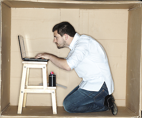 포토 JPG 해외이미지 전신 백인 남자 사다리 한명 앉기 성인 옆모습 노트북 상자 사무실 업무 비즈니스맨 무릎꿇기 갇힘 답답함 성인남자한명만 해외포토 서양인 1 뷰포인트 비즈니스 모션 사람 전자제품 도구 작업 직장인 감각 남자한명만 성인남자만 파일형식 이미지허브