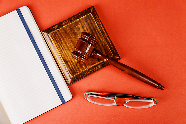 포토 JPG 해외이미지 직업 디자인 종이 안경 탁자 설계 직장 사람없음 컵 사무실 우주 사무용품 쪽지 공책 업무 작업실 망치 편지지 책상 문서 법 변호사 헌법 스타일 해외포토 식기 잡화 가구 컨셉 회사 비즈니스 문구용품 공구 작업 편지 파일형식 이미지허브