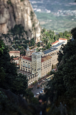포토 JPG 해외이미지 유럽 종교 문화 여행 건축양식 자연 하늘 산 사람 풍경 사람없음 건물 초록색 산타클로스 교회 스페인 마리아 수도원 바르셀로나 수녀원 해외포토 건축물 건축 나라 컬러 크리스마스 종교건축 생태계 파일형식 이미지허브