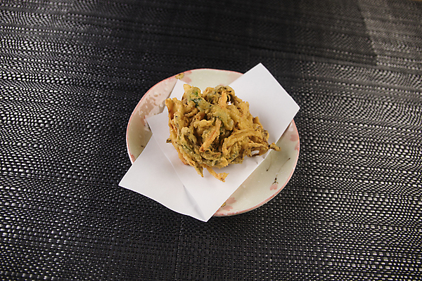 포토 JPG 해외이미지 전통 접시 아시아 문화 음식 백그라운드 채소 밥 새우 건강 육류 어류 요리 동양인 사람없음 장식 세트 식당 일본 식사 저녁식사 치킨 초밥 샐러드 회 신선 뜨거움 막대기 해조류 맛 고추냉이 먹기 해산물 메뉴 날것 롤 연어 아보카도 점심식사 대두 스타일 해외포토 식기 나라 컨셉 과일 식재료 모션 갑각류 인종 상점 수중동물 양념 해양식물 닭고기요리 일본음식 파일형식 이미지허브