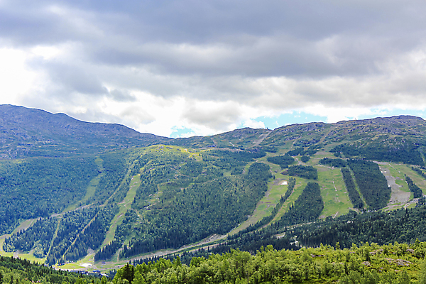 포토 JPG 해외이미지 유럽 여행 자연 스키 산 파노라마 노르웨이 풍경 사람없음 초록색 여름 마을 계곡 트래킹 하이킹 시골 센터 정상 숲 언덕 리프트 산악지대 스칸디나비아 해외포토 계절 나라 컬러 레저 겨울스포츠 촬영기법 생태계 파일형식 이미지허브