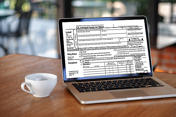 포토 JPG 해외이미지 백인 컨셉 돈 의자 일러스트 비즈니스 주택 사람 사람없음 금융 경제 노트북 컴퓨터 사무실 스크린 회색 시간 업무 비즈니스맨 책상 검색 그림 서식 문서 영수증 수익 온라인 회계 계산서 빚 계좌 세금 수입 과세 해외포토 서양인 남자 컬러 가구 건물 전자제품 작업 직장인 재산 파일형식 이미지허브