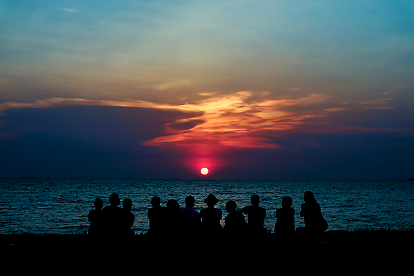 포토 JPG 해외이미지 여자 남자 행복 실루엣 바다 여행 함께함 여러명 상반신 성인 야외 일몰 저녁 성인만 해외포토 감정 다수 컨셉 촬영기법 사람 노을 야간 파일형식 이미지허브