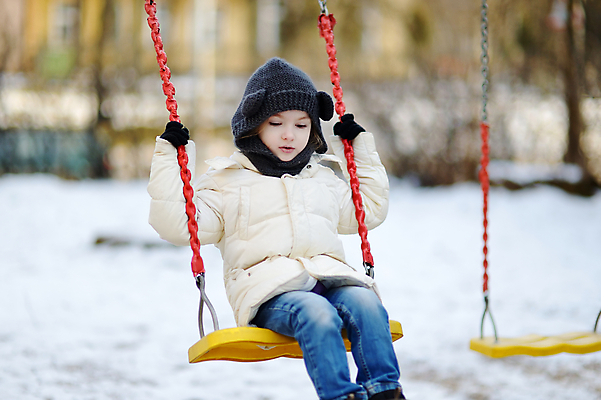포토 JPG 해외이미지 백인 공원 여자 딸 행복 어린이 장갑 겨울 장난 놀이 한명 사람 앉기 야외 맑음 목도리 활발 추위 코트 놀이터 승차 작음 속도 그네 걸음마 해외포토 서양인 1 잡화 계절 공공시설 감정 컨셉 가족 모션 날씨 외투 크기 파일형식 이미지허브