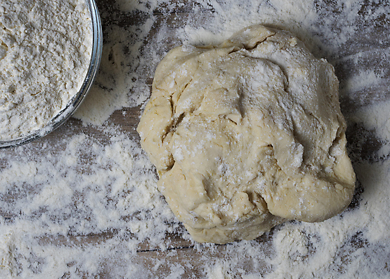 포토 JPG 해외이미지 전통 음식 빵 재료 탁자 피자 건강 요리 사람없음 목재 케이크 주방 식사 빵집 흰색 신선 맛 밀 굽기 지중해 먹기 준비 유기농 날것 반죽 밀가루 생식 이스트 페스츄리 핸드메이드 해외포토 나무 웰빙 바다 컬러 가구 컨셉 모션 디저트 곡류 패스트푸드 서양음식 상점 가루 구이 파일형식 이미지허브
