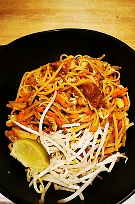 포토 JPG 해외이미지 1 접시 손 음식 백그라운드 탁자 패스트푸드 파스타 실내 샌드위치 스파게티 관리 육류 사람 앉기 사람없음 목재 스마트폰 사무실 알약 식당 식사 방 잡기 사발 브로콜리 가득함 사인 국수 온라인 고립 해외포토 나무 식기 가구 채소 식재료 비즈니스 재료 모션 서양음식 내부 신체부위 핸드폰 스마트기기 약 상점 면류 사기그릇 인스턴트 파일형식 이미지허브