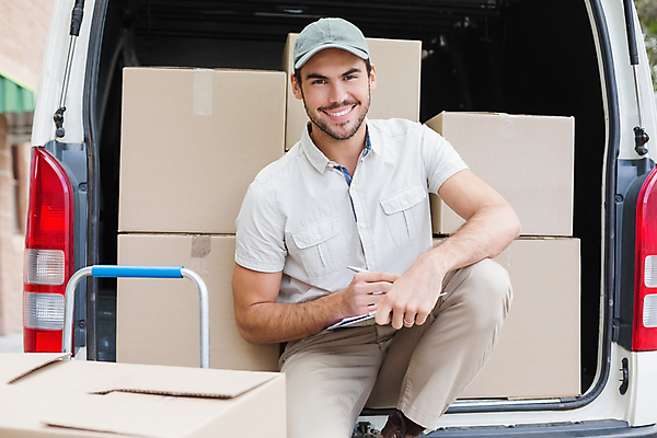 포토 JPG 해외이미지 주간 백인 응시 남자 노동자 한명 앉기 상반신 20대 성인 야외 앞모습 기록 택배기사 승합차 배송 택배상자 자동차트렁크 성인남자한명만 해외포토 자연요소 서양인 직업 1 시선 뷰포인트 모션 승용차 자동차 사람 청년 상자 배달원 택배 남자한명만 성인남자만 파일형식 이미지허브