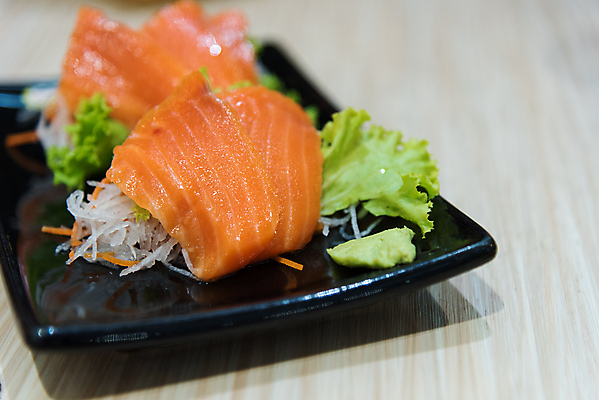 포토 JPG 해외이미지 접시 음식 조각 백그라운드 다이어트 오렌지 건강 어류 사람없음 목재 빨간색 식당 일본 초밥 회 흰색 신선 칼 해산물 질감 날것 날카로움 연어 스타일 해외포토 나무 식기 아시아 컬러 과일 재료 상점 수중동물 일본음식 파일형식 이미지허브