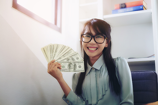 포토 JPG 해외이미지 백인 직업 여자 행복 감정 유럽 여행 컨셉 돈 비즈니스 사업가 교통시설 청소년 성공 한명 미소 사람 금융 쇼핑 달러 잡기 업무 비즈니스우먼 흥분 획득 경영 수입 잭팟 해외포토 서양인 1 나라 교통 모션 표정 경제 작업 직장인 재산 시설 파일형식 이미지허브