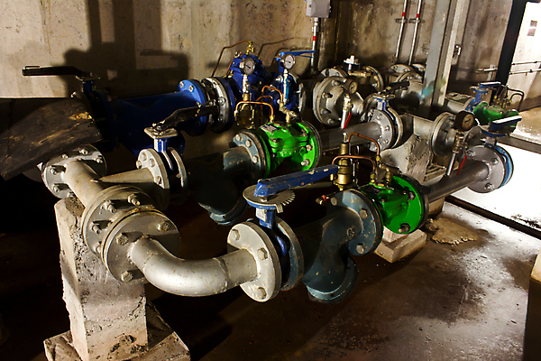 포토 JPG 해외이미지 식물 산업 벽 비즈니스 공장 건조 사람없음 초록색 물 환경 금속 힘 장비 업무 액체 연결 철 묘사 오브젝트 수도꼭지 탱크 연료 가스 시스템 수납 튜브 공학 펌프 생태학 압력 제어 철강 파이프라인 하수 해외포토 자연요소 교육 컬러 공업 재질 작업 파이프_관 파일형식 이미지허브