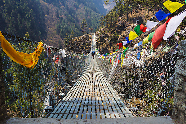 포토 JPG 해외이미지 아시아 밧줄 여행 백그라운드 건축양식 자연 산 사람 사람없음 야외 초록색 컬러풀 계곡 산책 트래킹 하이킹 깃발 보행자 숲 언덕 그네 네팔 건너기 히말라야 해외포토 건축 나라 줄 컬러 모션 레저 휴식 생태계 파일형식 산맥 이미지허브