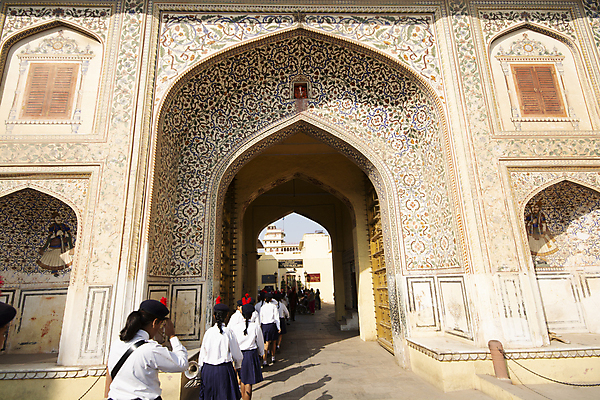 포토 JPG 해외이미지 학생 선 여행 건축양식 사람 사람없음 야외 여행객 궁전 수확 대기 도시 그림 대문 해외포토 건축 고건축 농업 문 파일형식 이미지허브