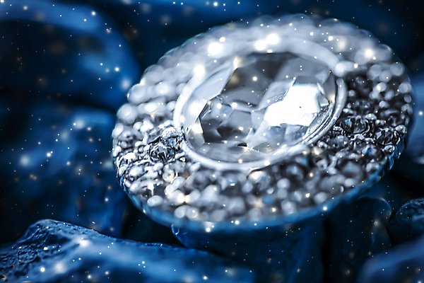 포토 JPG 해외이미지 장신구 실내 사람없음 귀걸이 조약돌 화려 우아함 보석 파란배경 다이아몬드 해외포토 백그라운드 컨셉 내부 파란색 돌_바위 광석 파일형식 이미지허브