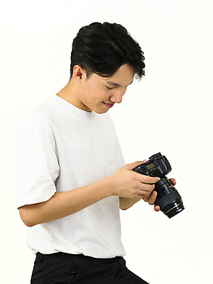 포토 JPG 해외이미지 모델 직업 라이프스타일 손 응시 행복 백그라운드 태국 미술 한명 사람 동양인 성인 취미 카메라 침묵 흰색 잡기 업무 작업실 기자 사진사 집중 직원 그림 슛 기어 개발 고립 셀프 카피스페이스 해외포토 1 시선 감정 아시아 컬러 컨셉 모션 문화예술 인종 생활 신체부위 전자제품 소리 공백 작업 작가 파일형식 이미지허브