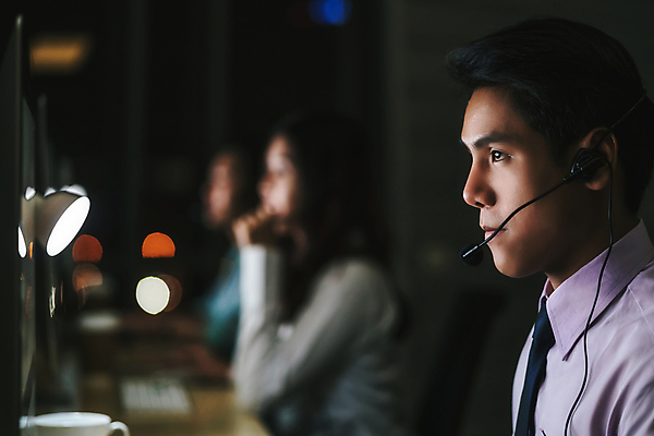 포토 JPG 해외이미지 행복 이어폰 이동 비즈니스 성공 노동자 직장 피곤 동양인 두명 사무실 과학기술 업무 작업 비즈니스맨 비즈니스우먼 센터 좌절 야간 중개인 고객 동료 마이크 서비스 컨설턴트 텔레마케팅 부름 야근 온라인 과로 답변 돌봄 운영자 조언 지원 콜라보레이션 해외포토 자연요소 직업 여자 남자 감정 음향기기 컨셉 회사 관계 모션 기술 사람 인종 직장인 전문직 서비스업 상담 파일형식 이미지허브