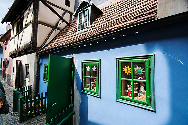 포토 JPG 해외이미지 길 중년 건축양식 사람없음 건물 봄 도시 중세 역사 4월 체코 프라하 타운 해외포토 건축물 계절 건축 유럽 성인 날짜 파일형식이미지허브 