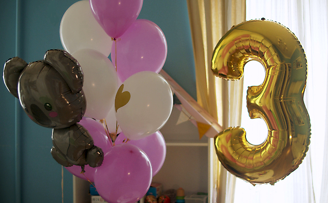 포토 JPG 해외이미지 라이프스타일 디자인 행복 분홍색 곰 휴가 기념 선물 이벤트 사람없음 장식 파란색 빛 컬러풀 숫자 갈색 파티 축제 놀람 기쁨 흰색 축하 인사 원형 생일 화려 황금 연도 초대 풍선 헬륨 해외포토 도형 동물 문자 기념일 감정 컬러 컨셉 포유류 표정 생활 예절 원소 파일형식 이미지허브