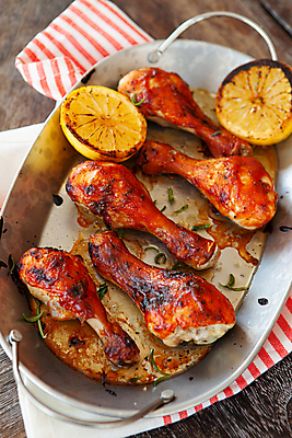 포토 JPG 해외이미지 음식 육류 사람없음 목재 세로 시골 맛 레몬 허브 향신료 매움 소금 레시피 후추 점심식사 절임 해외포토 나무 식물 컨셉 과일 식재료 재료 식사 향미료 파일형식 이미지허브