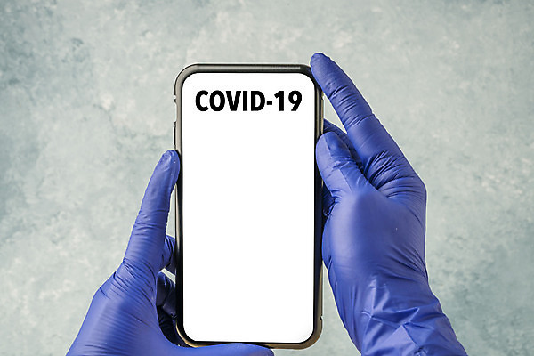 포토 JPG 해외이미지 손 장갑 인터넷 통신 모바일 건강 안전 사람없음 파란색 스마트폰 핸드폰 건강관리 스크린 중국 공백 흰색 잡기 메시지 수술 바이러스 보호 질병 일회용 플라스틱 예방 감염 위생관리 인플루엔자 전염병 목업 카피스페이스 해외포토 잡화 아시아 컬러 컨셉 의학 모션 재질 관리 신체부위 치료 전자제품 스마트기기 파일형식 이미지허브