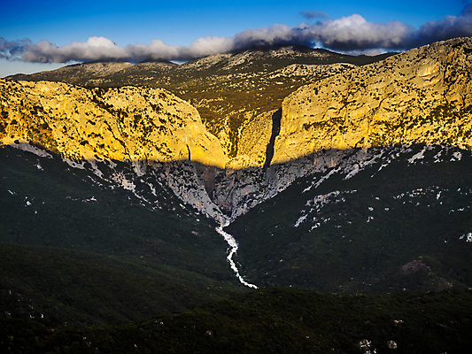 포토 JPG 해외이미지 주간 나무 식물 공원 여행 자연 안테나 이끼 풍경 사람없음 야외 목재 물 강 여행객 골짜기 맑음 이탈리아 폭포 산책로 하이킹 조약돌 개울 황무지 숲 태평양 암초 양치류 전국 해외포토 자연요소 공공시설 유럽 길 바다 재료 통신 레저 날씨 사람 돌_바위 생태계 파일형식 이미지허브