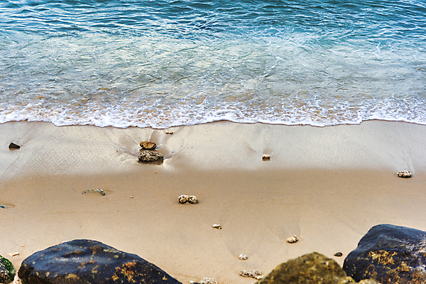 포토 JPG 해외이미지 나무 아시아 모래 파도 바다 섬 여행 우산 교통시설 태국 자연 하늘 휴가 휴식 사람 풍경 사람없음 야외 물 여름 파란색 여행객 수영 보트 이국적 터키석 파라다이스 푸켓 해외포토 자연요소 식물 계절 나라 컬러 교통 컨셉 배_교통 수상스포츠 보석 시설 생태계 파일형식 이미지허브