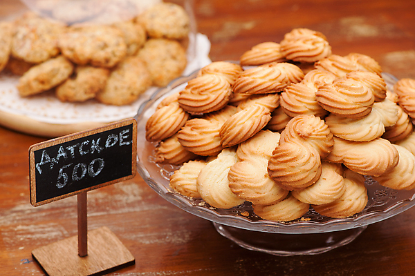 포토 JPG 해외이미지 접시 음식 백그라운드 유리 디저트 사람없음 목재 갈색 쿠키 케이크 꽃병 빵집 달콤 맛 설탕 굽기 먹기 흙더미 제비 페스츄리 해외포토 나무 식기 꽃 빵 컬러 컨셉 재료 모션 재질 조류 상점 흙 구이 파일형식 더미 이미지허브