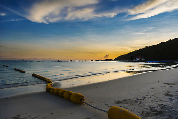 포토 JPG 해외이미지 구름 계절 모래 파도 바다 백그라운드 오렌지 자연 하늘 아침 날씨 휴가 휴식 파노라마 풍경 사람없음 야외 물 여름 파란색 빛 컬러풀 햇빛 태양 반사 일출 맑음 놀람 새벽 서핑 땅 속도 상승 넘어짐 수평선 해외포토 주간 자연요소 감정 컬러 컨셉 과일 모션 촬영기법 표정 노을 수상스포츠 생태계 파일형식 이미지허브