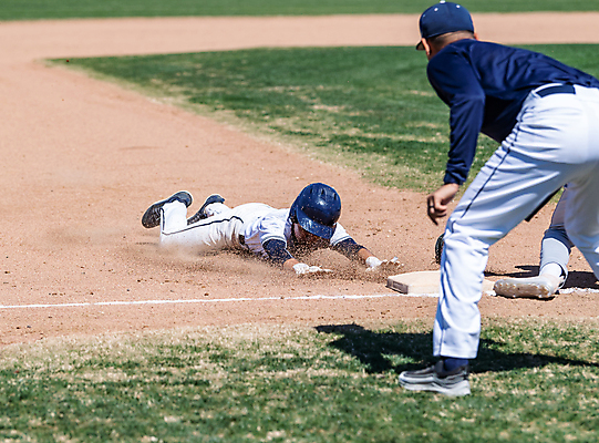 포토 JPG 해외이미지 전신 남자 유니폼 청소년 허리숙이기 성인 두명 앞모습 뒷모습 10대 경쟁 경기장 활발 야구 야구선수 야구복 대회 손뻗기 넘어짐 슬라이딩 해외포토 옷 뷰포인트 컨셉 스포츠시설 모션 운동선수 숙이기 사람 운동복 구기 파일형식 이미지허브