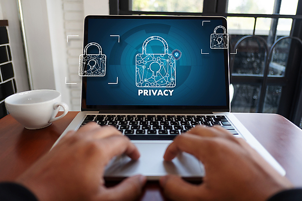 포토 JPG 해외이미지 직업 컨셉 인터넷 비즈니스 통신 모바일 휴식 설계 자물쇠 안전 앉기 사람없음 스마트폰 디지털 스크린 자료 공연 장비 잡기 비즈니스맨 메시지 암호 보호 연결 비밀 사이버 확인 시작 보안 온라인 거짓말 계좌 로그인 마케팅 사생활 신분증 정책 채팅 해외포토 남자 모션 이벤트 금융 핸드폰 스마트기기 직장인 증명서 파일형식 이미지허브