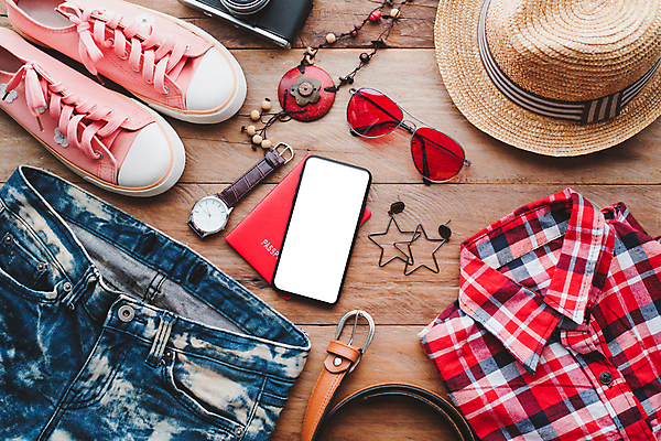 포토 JPG 해외이미지 라이프스타일 디자인 옷 안경 여행 백그라운드 신발 컨셉 지도 장신구 모바일 휴가 사람 사람없음 목재 파란색 스마트폰 핸드폰 선글라스 세계 유행 여행가방 지갑 정상 모험가 손목시계 준비 여권 짐싸기 해외포토 나무 잡화 시계 컬러 가방 재료 생활 전자제품 스마트기기 파일형식 이미지허브