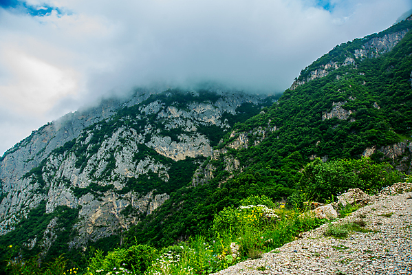 포토 JPG 해외이미지 구름 유럽 여행 밭 하늘 산 풍경 경사 사람없음 일상 초록색 여름 파란색 계곡 바위 정상 오솔길 언덕 러시아 장면 북쪽 흐림 웅장함 수평선 스코틀랜드 산맥 해외포토 자연요소 계절 나라 길 컬러 농업 날씨 영국 라이프 돌_바위 방향 파일형식 이미지허브