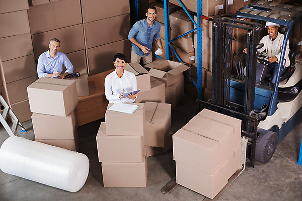 포토 JPG 해외이미지 백인 응시 여자 남자 40대 중년 노동자 실내 서기 미소 들기 여러명 상반신 20대 성인 앞모습 30대 상자 올려보기 작업 비즈니스우먼 승차 지게차 물류창고 해외포토 서양인 직업 시선 뷰포인트 다수 비즈니스 모션 표정 사람 청년 내부 장년 직장인 중장비 창고 파일형식 이미지허브