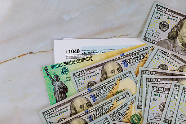 포토 JPG 해외이미지 지폐 돈 비즈니스 성공 사람없음 금융 경제 달러 미국 저축 계산기 문서 투자 법 수익 회계 계산서 마감 세금 수입 정부 환불 과세 해외포토 컨셉 북아메리카 문구용품 장비 재산 파일형식 이미지허브