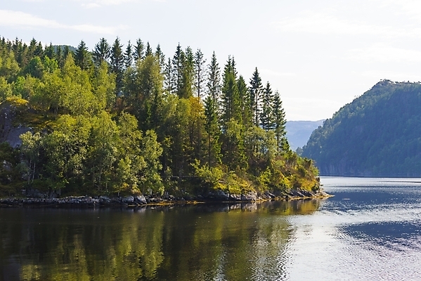 포토 JPG 해외이미지 나무 구름 공원 호수 여행 백그라운드 자연 하늘 아침 산 풍경 사람없음 야외 초록색 물 여름 햇빛 반사 계곡 맑음 숲 내추럴 웅장함 해외포토 주간 자연요소 식물 계절 공공시설 컬러 날씨 태양 생태계 파일형식 이미지허브