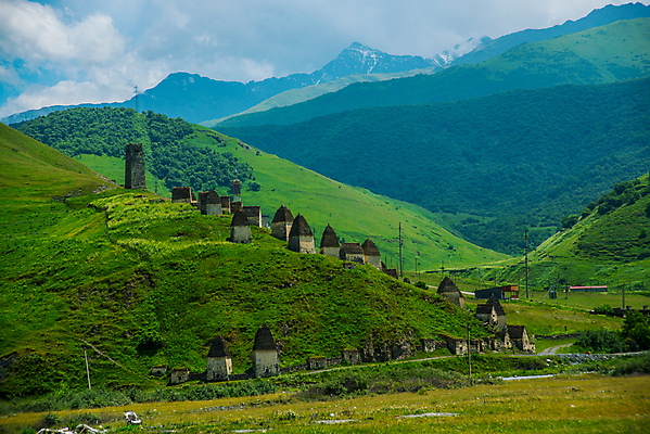 포토 JPG 해외이미지 구름 유럽 여행 밭 하늘 산 풍경 경사 사람없음 일상 초록색 여름 파란색 계곡 바위 정상 오솔길 언덕 러시아 장면 북쪽 흐림 웅장함 수평선 스코틀랜드 산맥 해외포토 자연요소 계절 나라 길 컬러 농업 날씨 영국 라이프 돌_바위 방향 파일형식 이미지허브