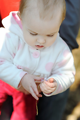 포토 JPG 해외이미지 나무 백인 라이프스타일 손 공원 여자 딸 어린이 자연 휴가 함께함 사랑 한명 사람 야외 목재 초록색 태양 봄 산책 하이킹 흰색 아기 잡기 달콤 숲 작음 노루귀 돌봄 해외포토 자연요소 서양인 식물 1 계절 공공시설 꽃 감정 컬러 컨셉 재료 가족 모션 레저 휴식 생활 신체부위 맛 크기 생태계 파일형식 이미지허브