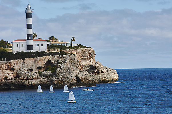 포토 JPG 해외이미지 바다 섬 여행 요트 휴가 휴식 주택 등대 파노라마 사람없음 파란색 컬러풀 태양 도시 만 보트 동굴 스페인 지중해 휴양지 상업 엽서 낚시꾼 포트 천국 남쪽 스페인어 파라다이스 해외포토 자연요소 유럽 컬러 컨셉 배_교통 촬영기법 건물 장소 편지 방향 파일형식 이미지허브