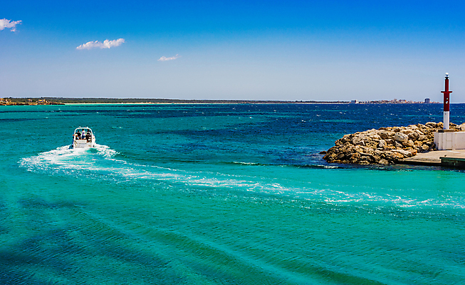 포토 JPG 해외이미지 라이프스타일 바다 섬 여행 백그라운드 하늘 휴가 휴식 항해 사람없음 야외 물 태양 맑음 보트 재산 모터보트 수평선 해외포토 자연요소 컨셉 배_교통 날씨 생활 금융 파일형식 이미지허브