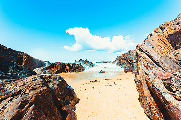 포토 JPG 해외이미지 주간 구름 파도 자연 하늘 휴식 풍경 해변 사람없음 야외 평화 바위 경관 해외포토 자연요소 바다 컨셉 돌_바위 생태계 파일형식 이미지허브