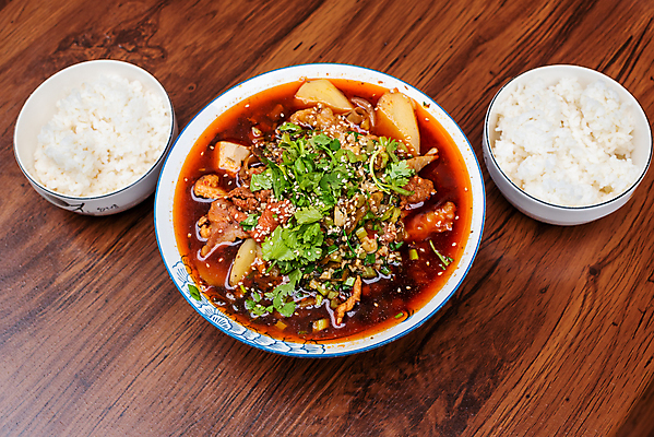 포토 JPG 해외이미지 접시 아시아 음식 채소 고추 탁자 밥 감자 건강 육류 돼지고기 요리 동양인 사람없음 초록색 금속 식당 식사 저녁식사 중국 신선 뜨거움 사발 맛 굽기 허브 향신료 매움 깨 지역 점심식사 단백질 해외포토 식물 식기 나라 컬러 가구 컨셉 식재료 재질 인종 상점 조미료 사기그릇 구이 영양소 향미료 파일형식 이미지허브