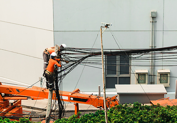 포토 JPG 해외이미지 직업 산업 선 노동자 서기 안전 사람 사람없음 힘 장비 에너지 업무 기술자 수리 보호 연결 헬멧 위험 서비스 기중기 철사 볼트 시스템 봉 공학 유지 분배 설치 전압 철강 해외포토 교육 컨셉 모션 공구 작업 중장비 보호장비 파일형식 이미지허브