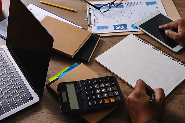 포토 JPG 해외이미지 직업 손 컨셉 생각 비즈니스 노동자 직장 관리 사람 동양인 정장 사람없음 금융 경제 컴퓨터 글로벌 사무실 펜 계산기 성장 마시기 흰색 업무 작업 비즈니스맨 수학 계산 계획 종업원 분석 비전 온라인 회계 경영 마케팅 경제학 회계사 네트워킹 해외포토 옷 교육 남자 컬러 회사 교과목 모션 문구용품 인종 신체부위 전자제품 필기구 장비 직장인 네트워크 파일형식 이미지허브