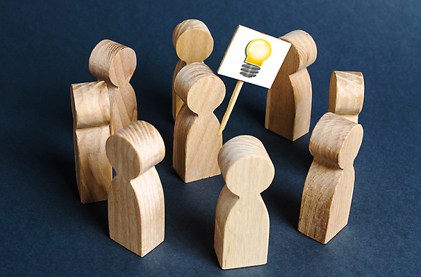 포토 JPG 해외이미지 전구 아이디어 실내 들기 사람없음 팻말 말_게임 그룹 남색배경 해외포토 백그라운드 컨셉 모션 프레임 내부 게임 남색 파일형식 이미지허브