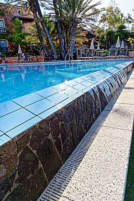 포토 JPG 해외이미지 나무 구름 모래 바다 섬 여행 하늘 호텔 휴가 휴식 손바닥 풍경 사람없음 야외 물 여름 태양 평화 맑음 수영 침묵 이탈리아 만 지중해 휴양지 석호 이국적 터키석 파라다이스 해외포토 자연요소 식물 손 계절 유럽 컨셉 숙소 날씨 소리 장소 수상스포츠 보석 파일형식 이미지허브