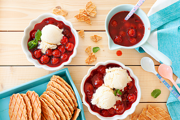 포토 JPG 해외이미지 아이스크림 디저트 사람없음 가로 컬러풀 쿠키 대접 사발 달콤 맛 와플 바닐라 해외포토 음식 컬러 컨셉 사기그릇 파일형식 이미지허브