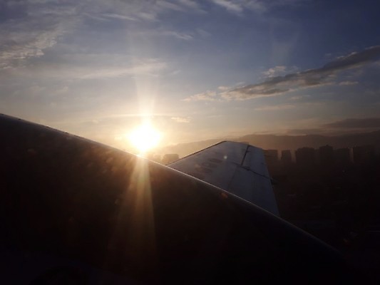 포토 JPG 해외이미지 구름 실루엣 바다 여행 백그라운드 날개 오렌지 비즈니스 교통시설 자연 하늘 아침 날씨 휴가 비행기 풍경 사람없음 빨간색 물 여름 파란색 빛 햇빛 태양 반사 일출 황혼 일몰 새벽 흰색 분위기 공항 야간 항공 프로펠러 제트기 대패 착륙 수평선 해외포토 주간 자연요소 계절 컬러 교통 컨셉 과일 항공교통 대중교통 촬영기법 노을 시설 생태계 파일형식 이미지허브